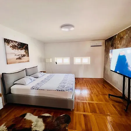 Apartment Center Square Deluxe Nest *
