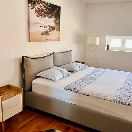 Apartment Center Square Deluxe Nest