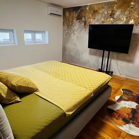 Apartment Center Square Deluxe Nest *