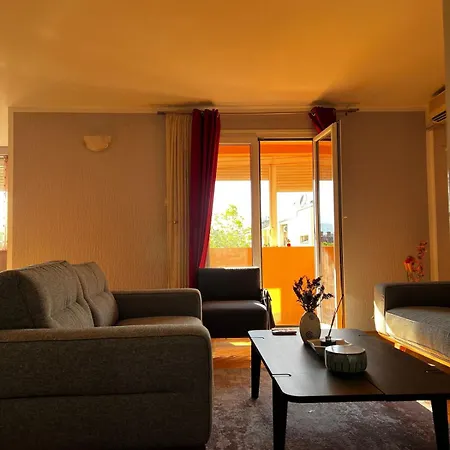 Apartment Center Square Deluxe Nest